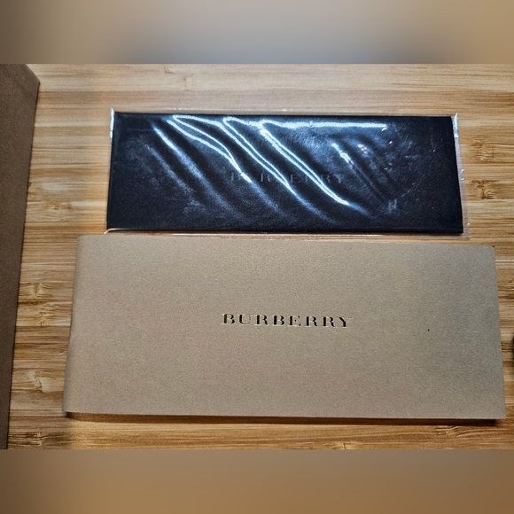 Burberry Sunglasses Used Condition BE4181 Authentic in Real Replacement Box - Picture 9 of 10